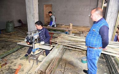 农民20年买竹做竹跳板,年生产10多万张年销售120万!